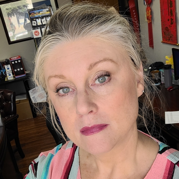 Meet your Posher, Jordan's Mom - Picture 2 of 3